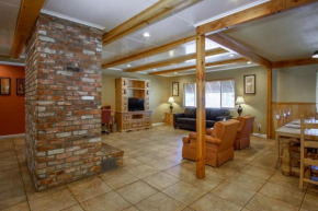 Charm Motel & Suites